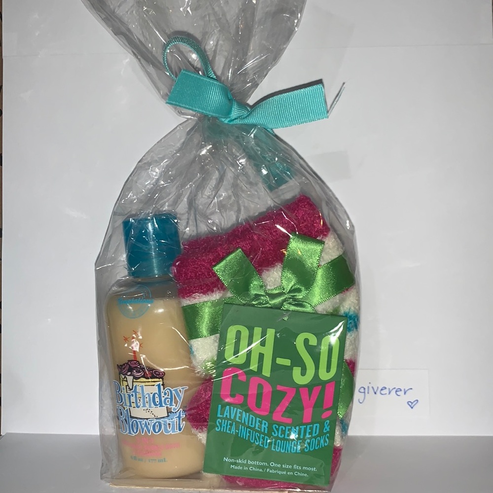 New Birthday Cake Blowout 3-in-1 & Spa Socks Gift Set Temptations Bath & Body